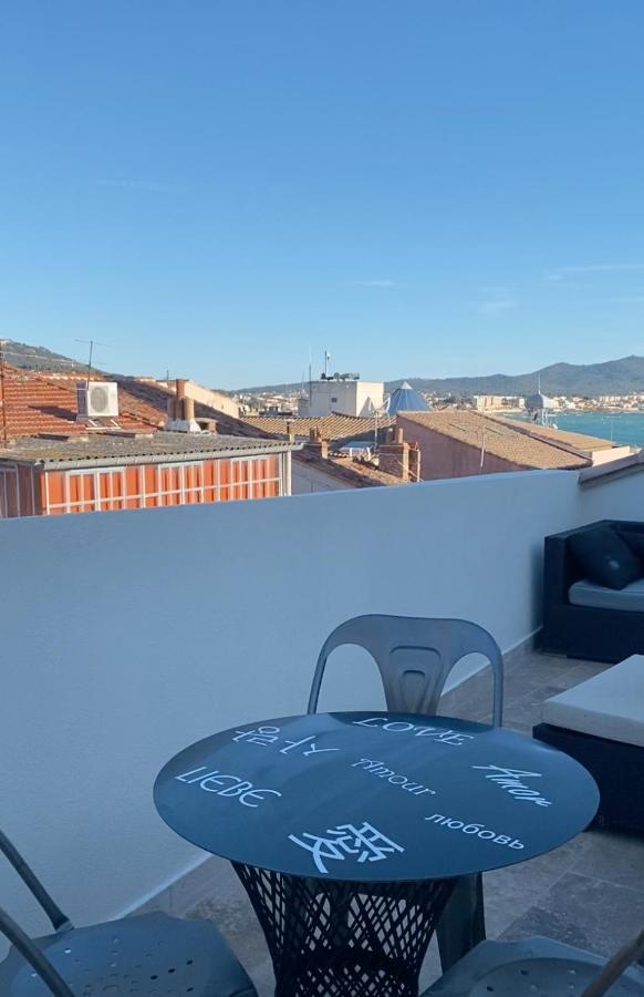 Les Nuits Etoilees, Studio Terrasse Apercu Mer, Tres Lumineux, Ac, 100M Du Port Sanary Exterior photo
